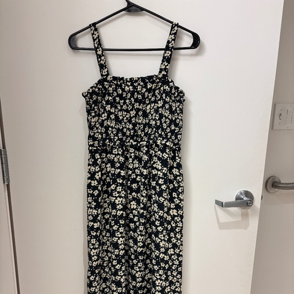 Ingrid & Isabel Maternity Smocked Flower Sundress w/ Pockets Black & Cream Small - Picture 1 of 5